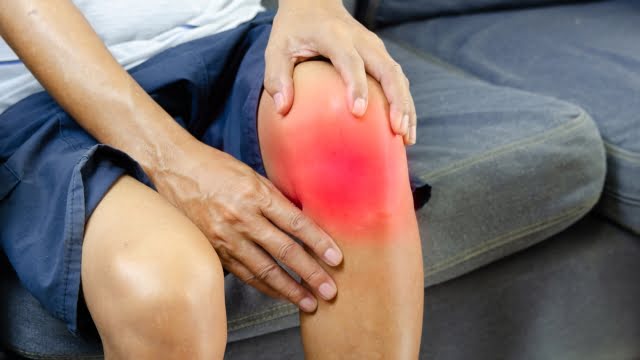 Dolor-de-rodilla-al-flexionar-y-estirar
